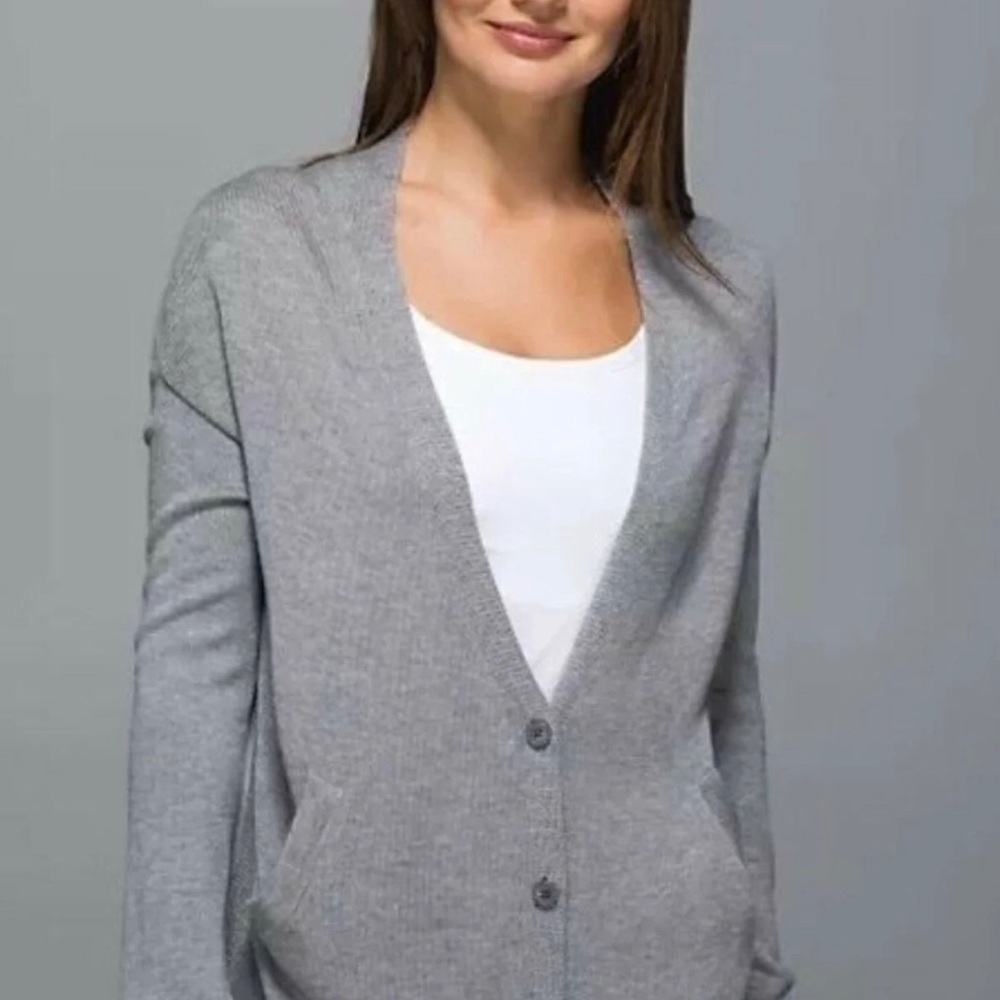 Lululemon cardi in the front size 4